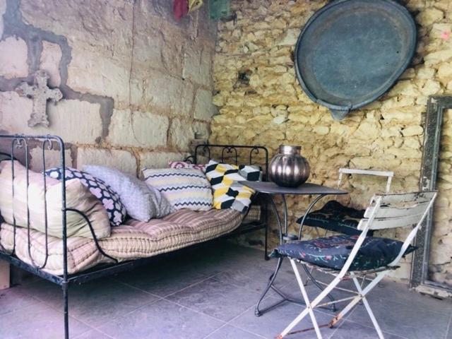 Maison D'Hotes "Les Volets Verts" Et Sa Brocante Ecueille Exteriör bild