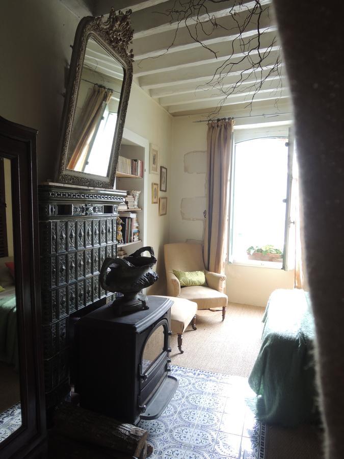 Maison D'Hotes "Les Volets Verts" Et Sa Brocante Ecueille Exteriör bild
