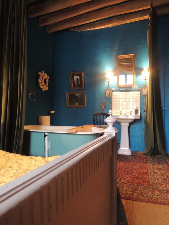 Maison D'Hotes "Les Volets Verts" Et Sa Brocante Ecueille Exteriör bild